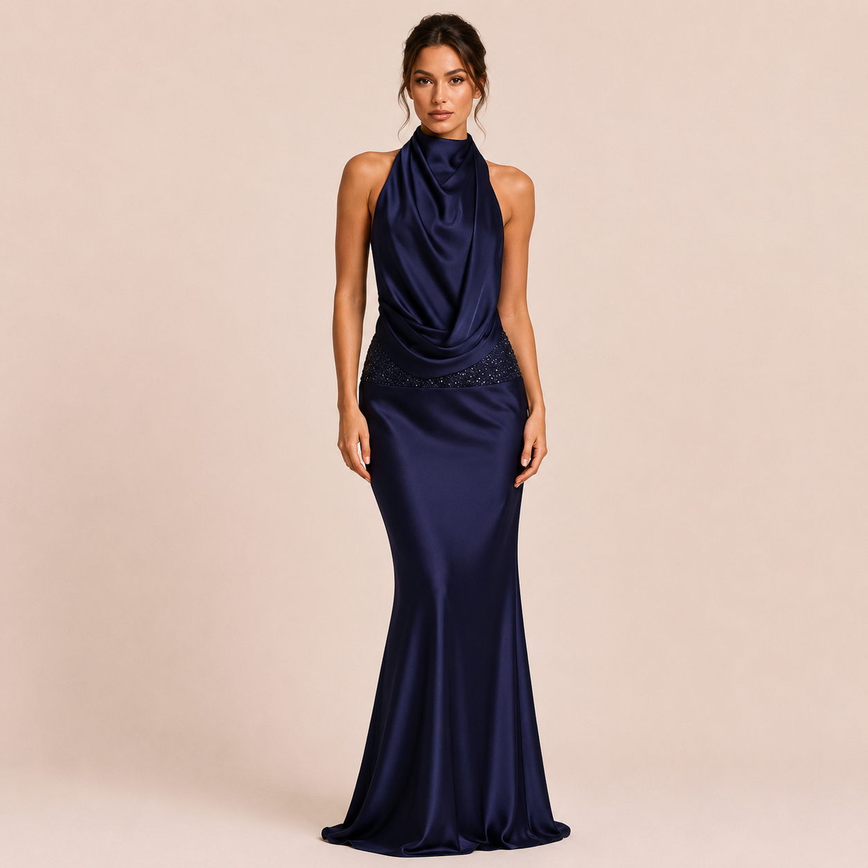 Celeste - Vestido de cuello alto y espalda descubierta con drapeado en satén