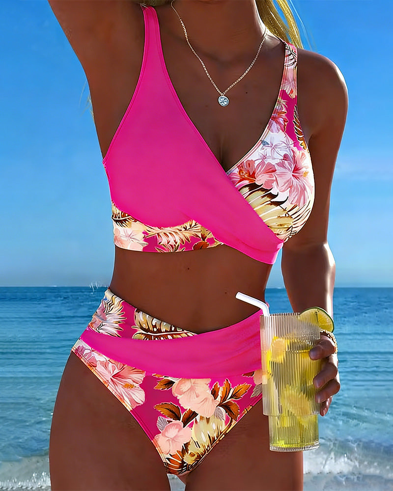 Bikini de contraste floral con abertura