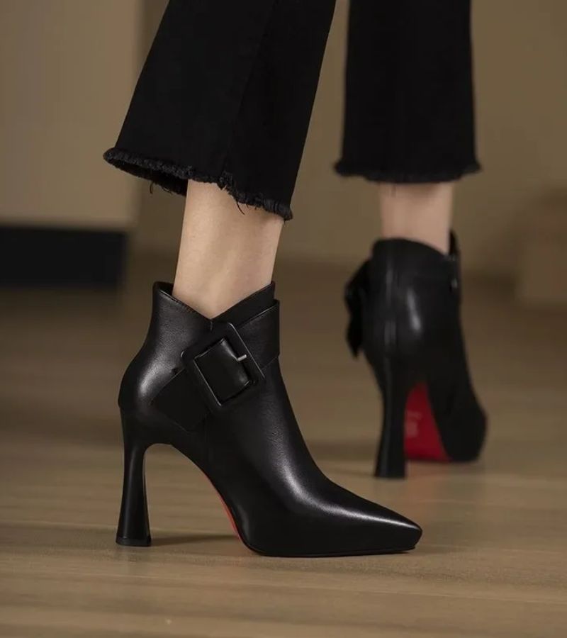 DELACROIX - Botines de tacón con hebilla oversize – chic y a la moda