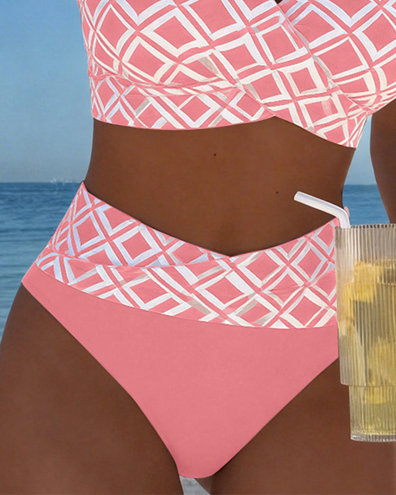 Bikini de dos piezas con top estilo sostén y motivo de diamantes