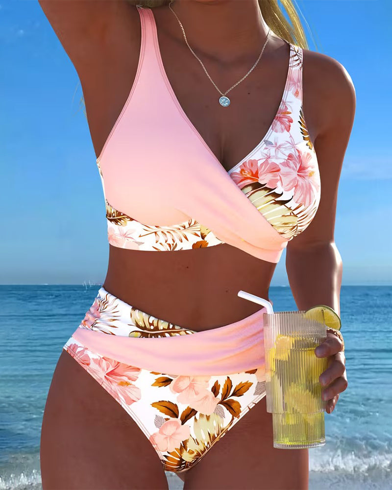 Bikini de contraste floral con abertura