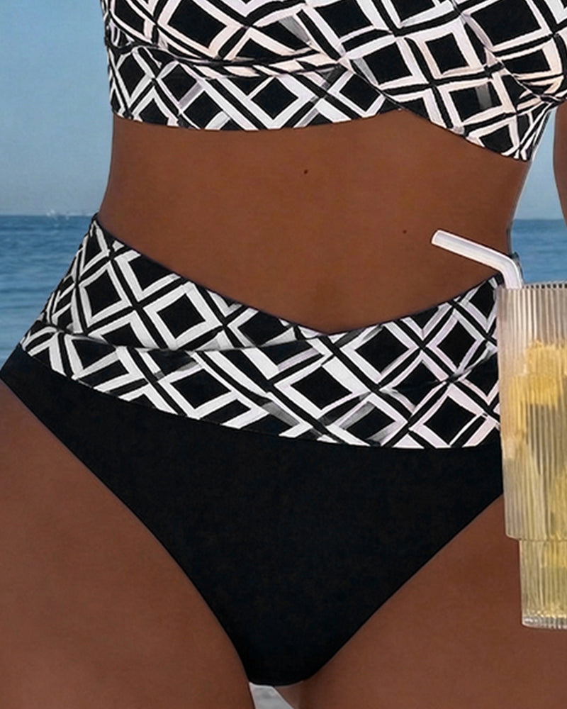 Bikini de dos piezas con top estilo sostén y motivo de diamantes
