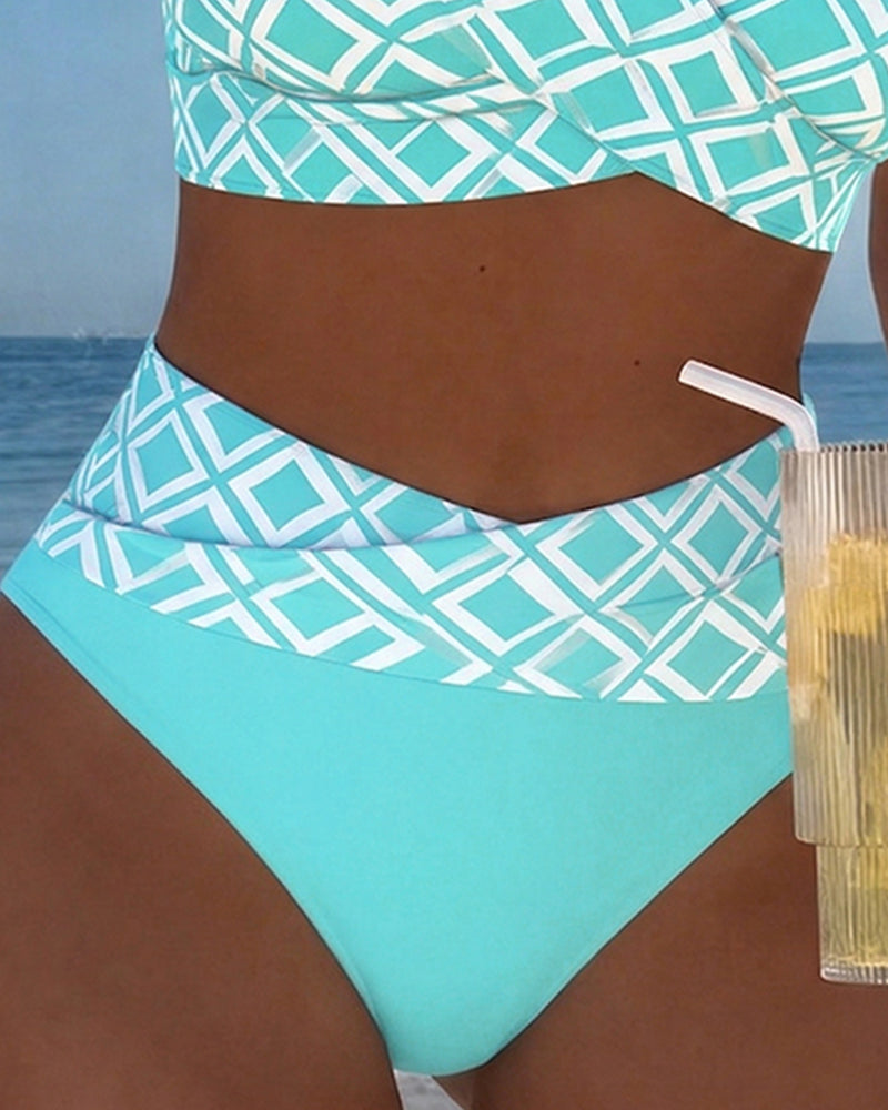 Bikini de dos piezas con top estilo sostén y motivo de diamantes