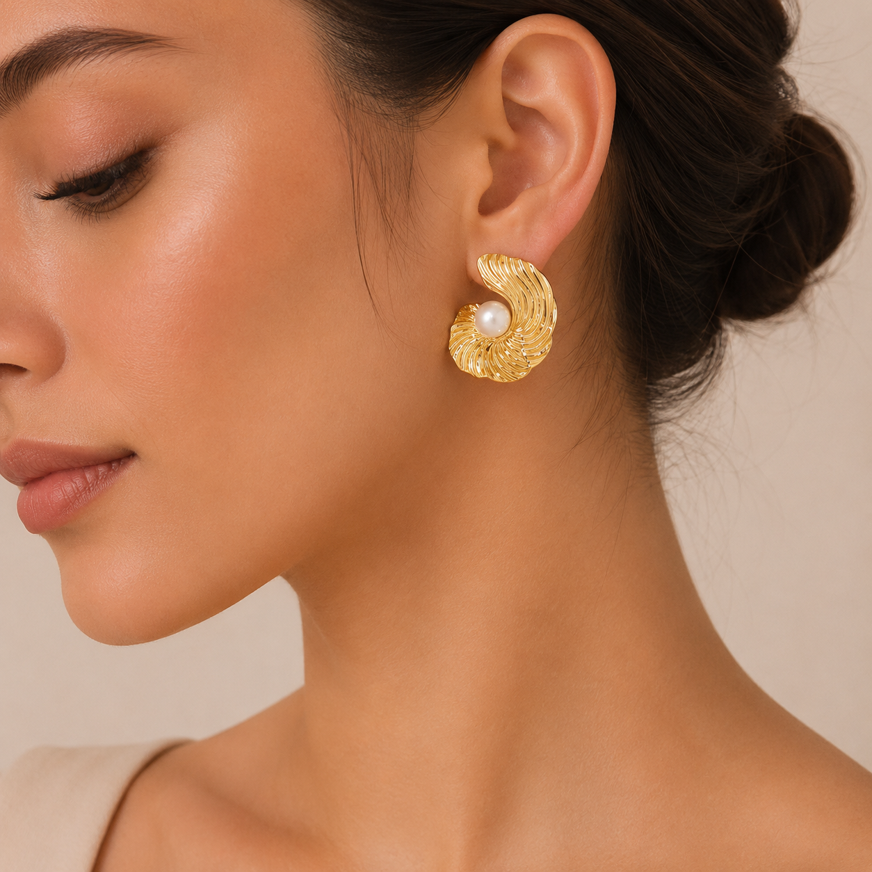 Pendientes Espiral Estriada con Perla Central