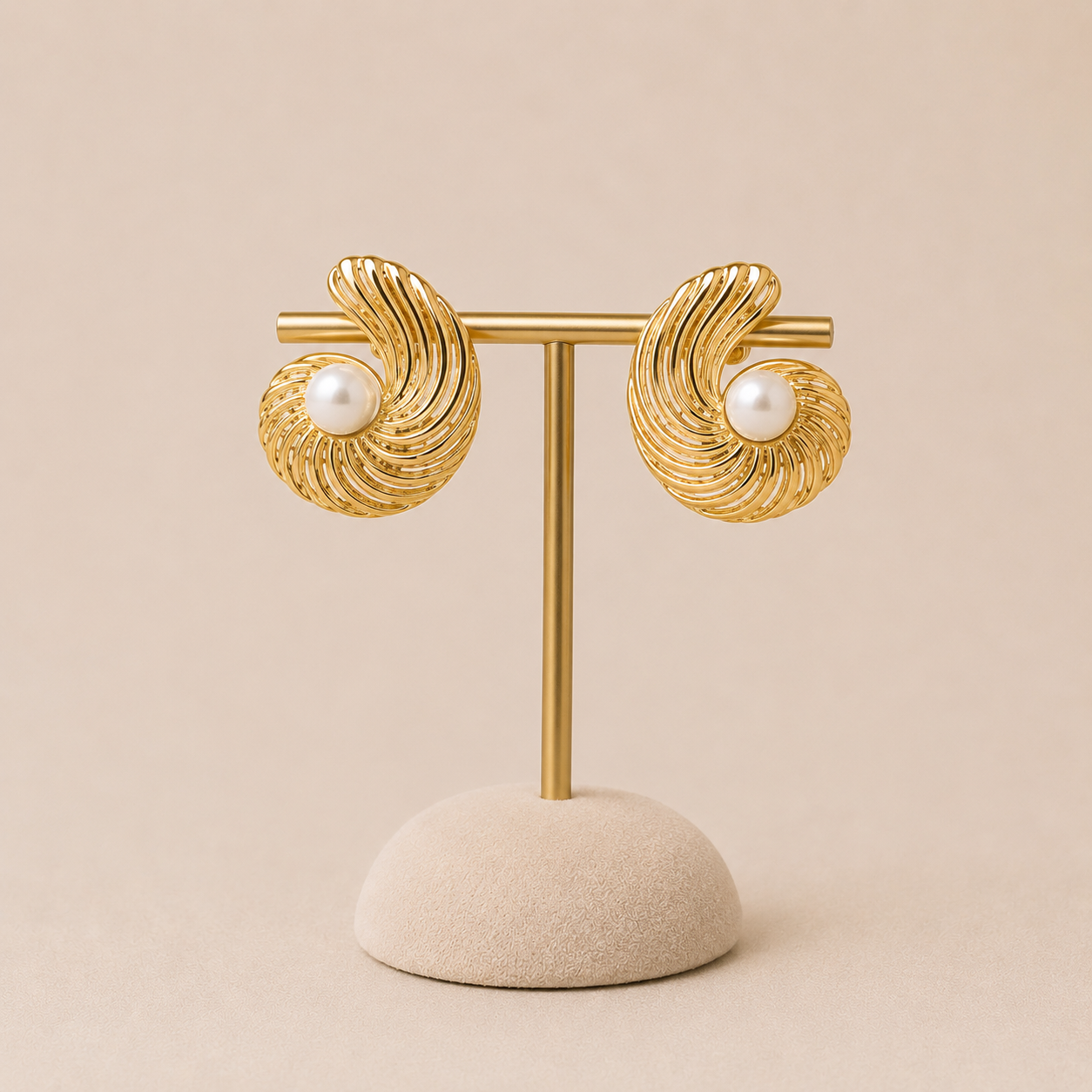 Pendientes Espiral Estriada con Perla Central