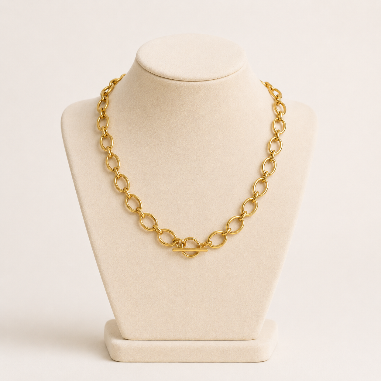 Collar dorado elegante