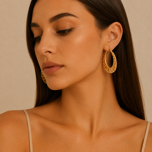 Pendientes de aro dorado elegante