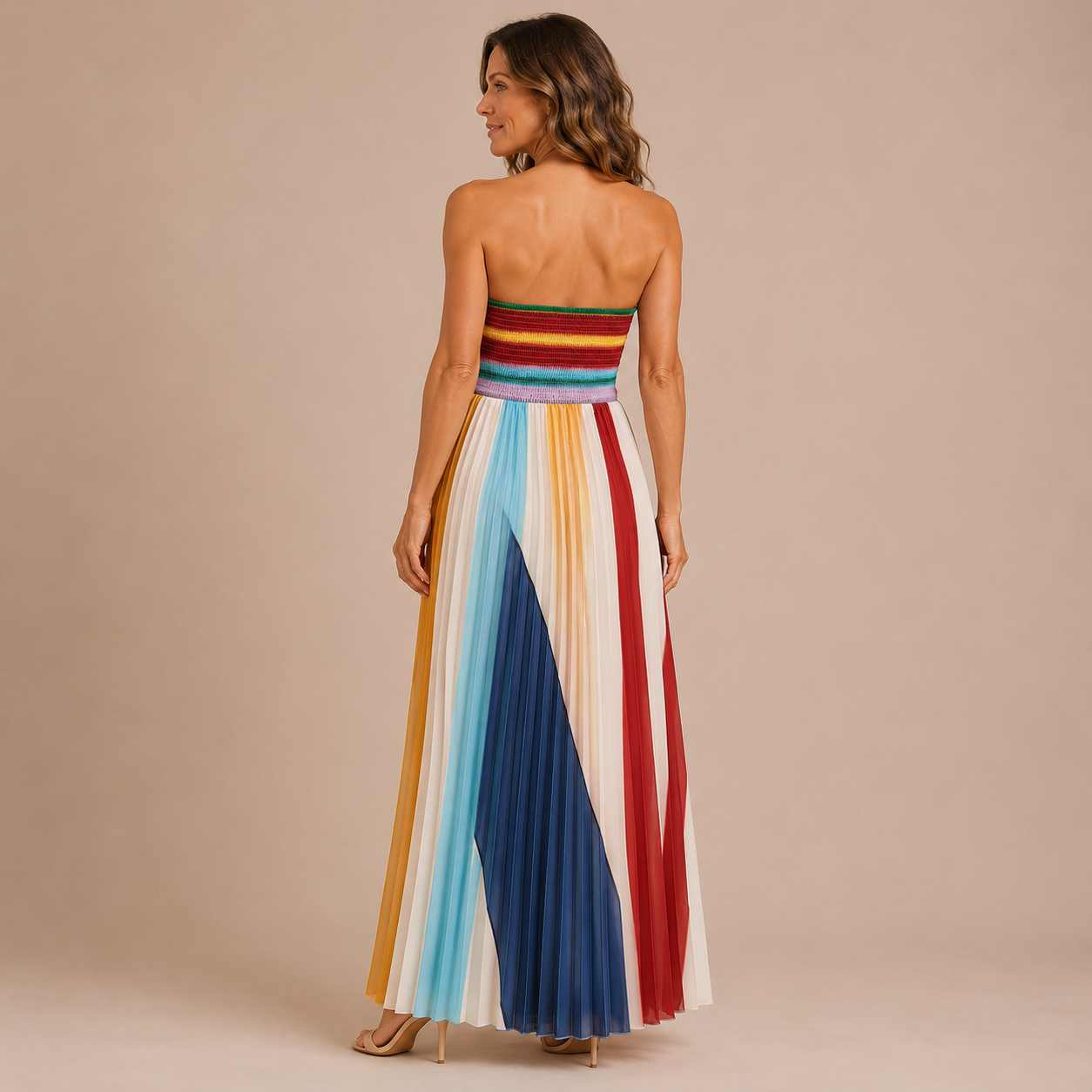 Victoria - Vestido palabra de honor plisado con estampado multicolor de rayas