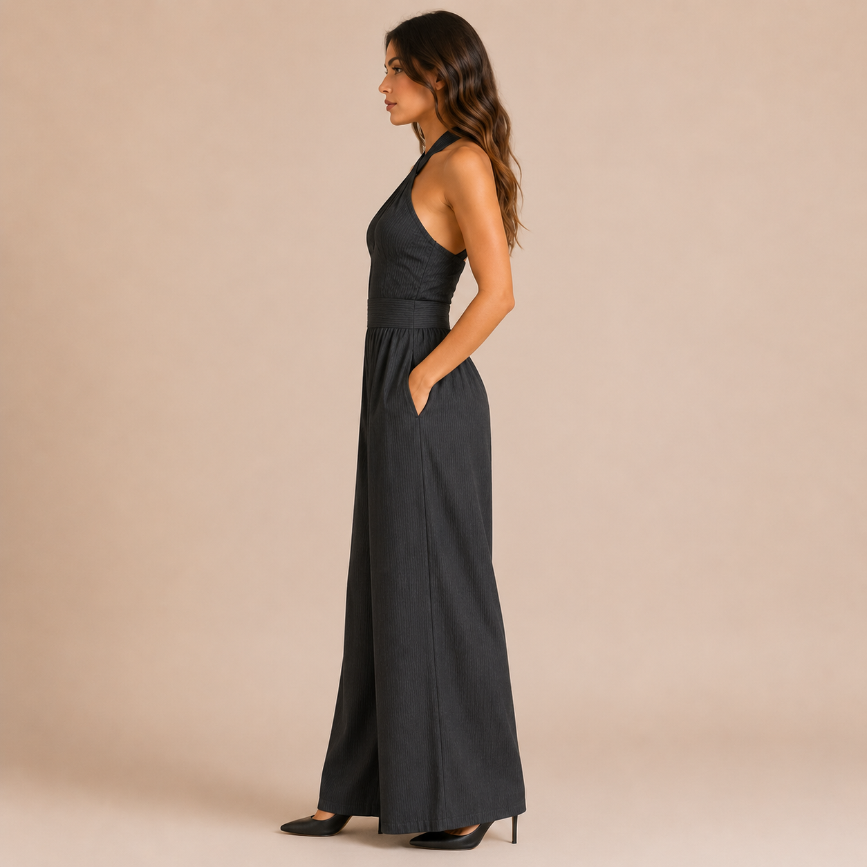 Marbella - Mono halter cruzado con pernera ancha y bolsillos