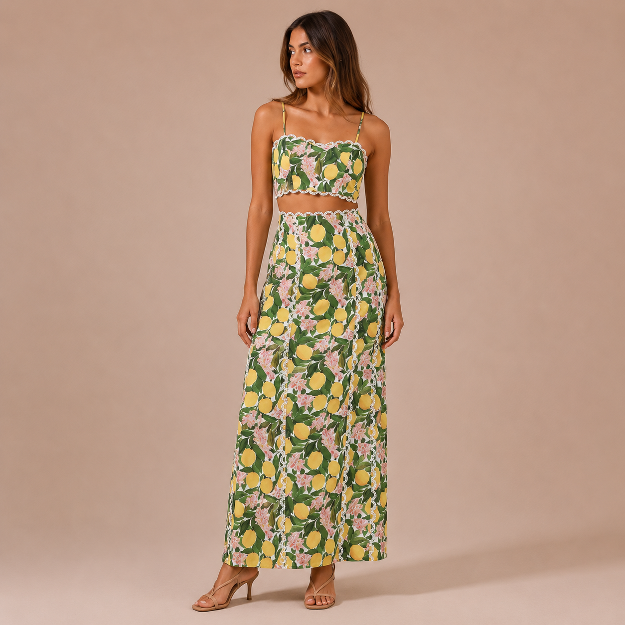 María - Conjunto estampado de limones con crop top con tirantes y falda maxi