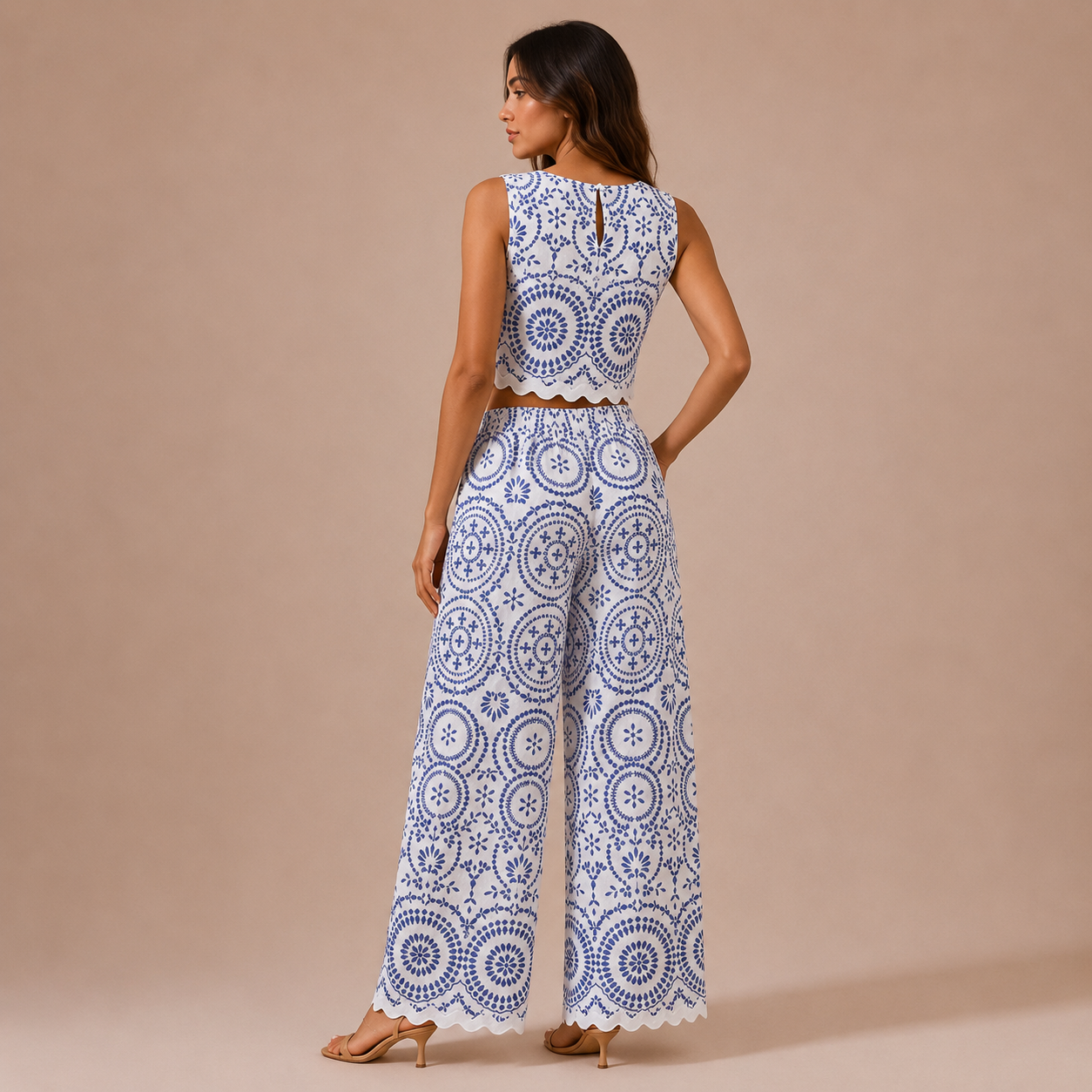 Daniela - Conjunto estampado azulejo con top sin mangas y pantalón recto