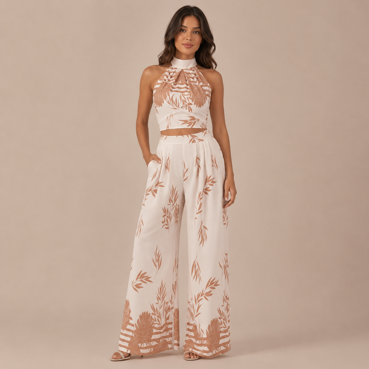 Valeria - Conjunto estampado tropical, crop top halter y pantalón palazzo