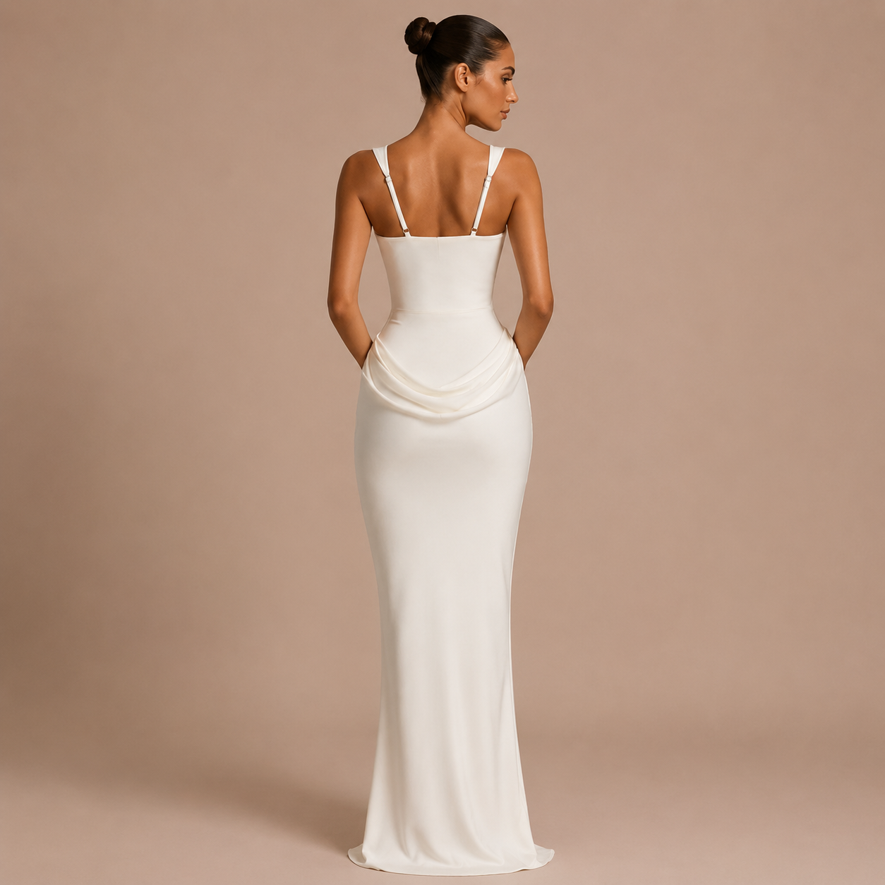 Capri - Vestido maxi corpiño estructurado con tirantes anchos y falda satinada drapeada