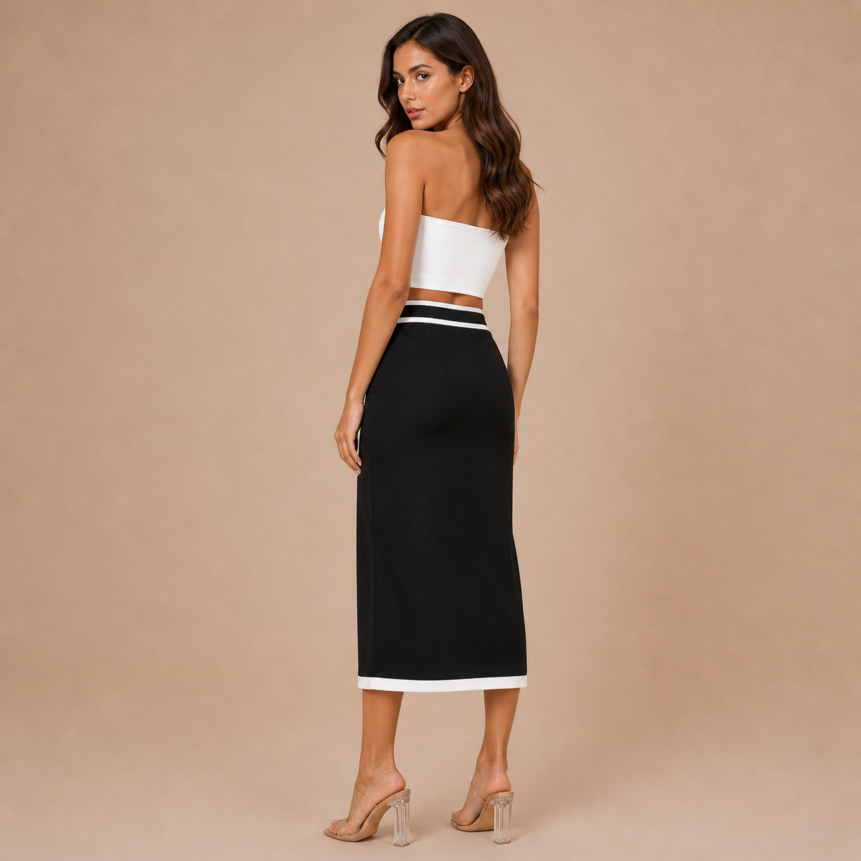 Adriana – falda midi estructurada con detalles en contraste y bolsillos decorativos